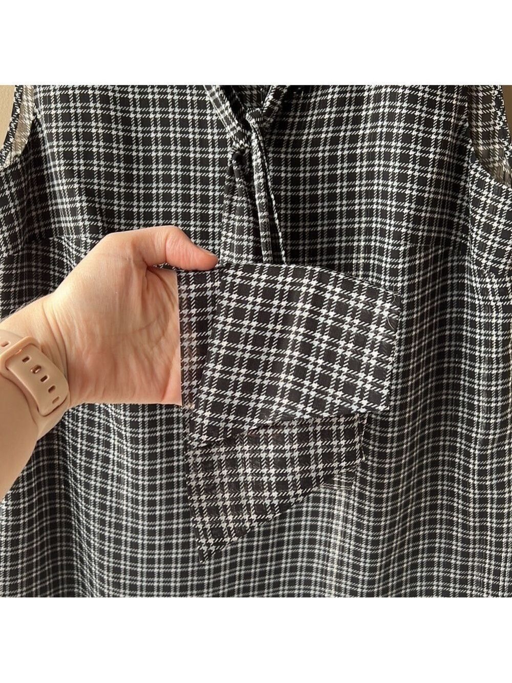 JONES NEW YORK Black & Silver Plaid Sleeveless Blouse Size 4 - Picture 6 of 14